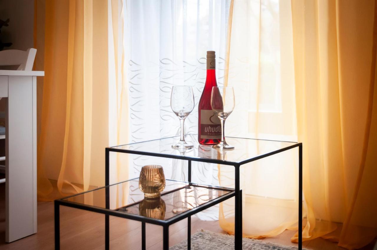 Apartment Roze โรวีน ภายนอก รูปภาพ