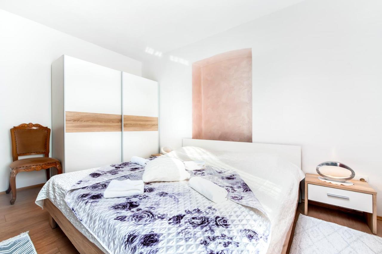 Apartment Roze โรวีน ภายนอก รูปภาพ