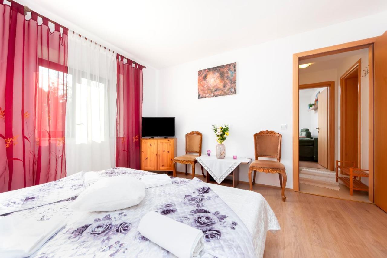 Apartment Roze โรวีน ภายนอก รูปภาพ