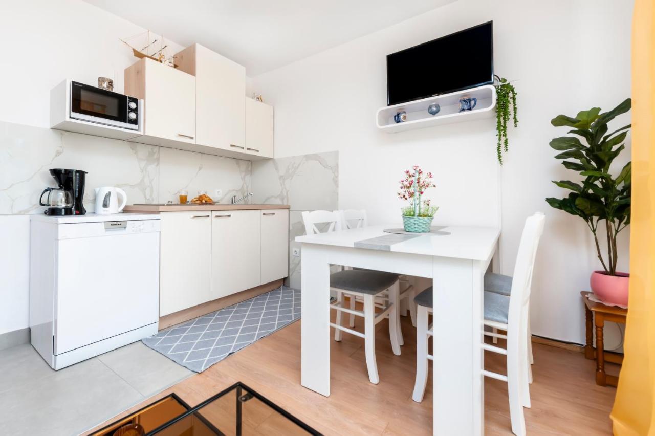 Apartment Roze โรวีน ภายนอก รูปภาพ